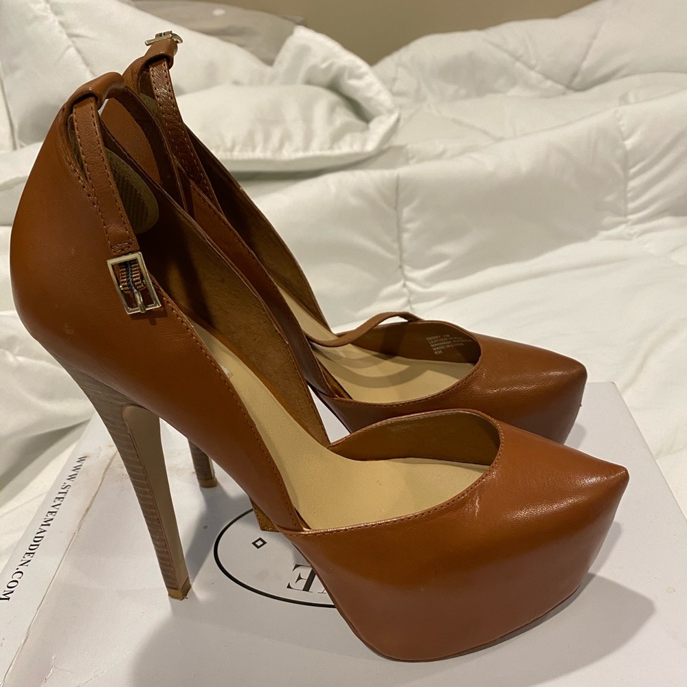 Steve Madden “Deeny” high heel